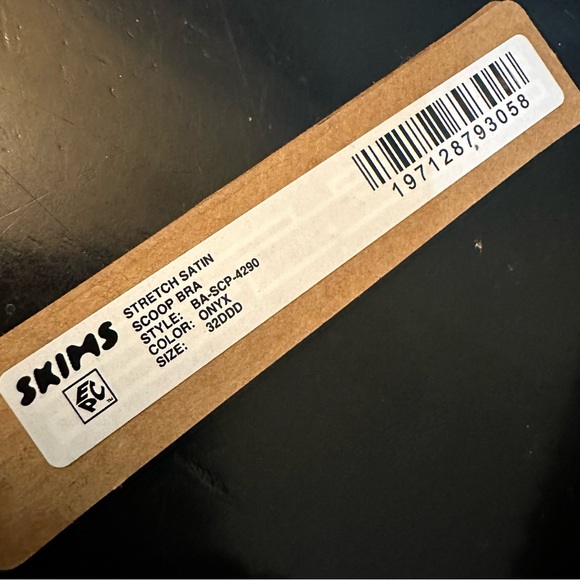 Skims Stretch Satin Scoop Bra (NWT) 32DDD - Picture 3 of 3